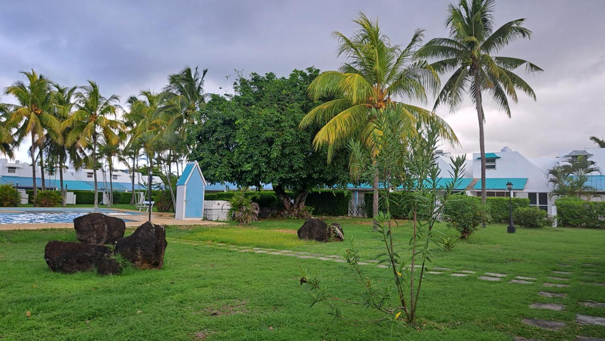 Peaceful And Private Villa Grand Baie Bagian luar foto
